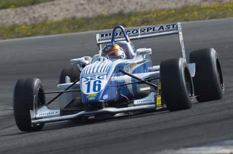 Max Nilsson i F3 for Swiss Racing i 2007